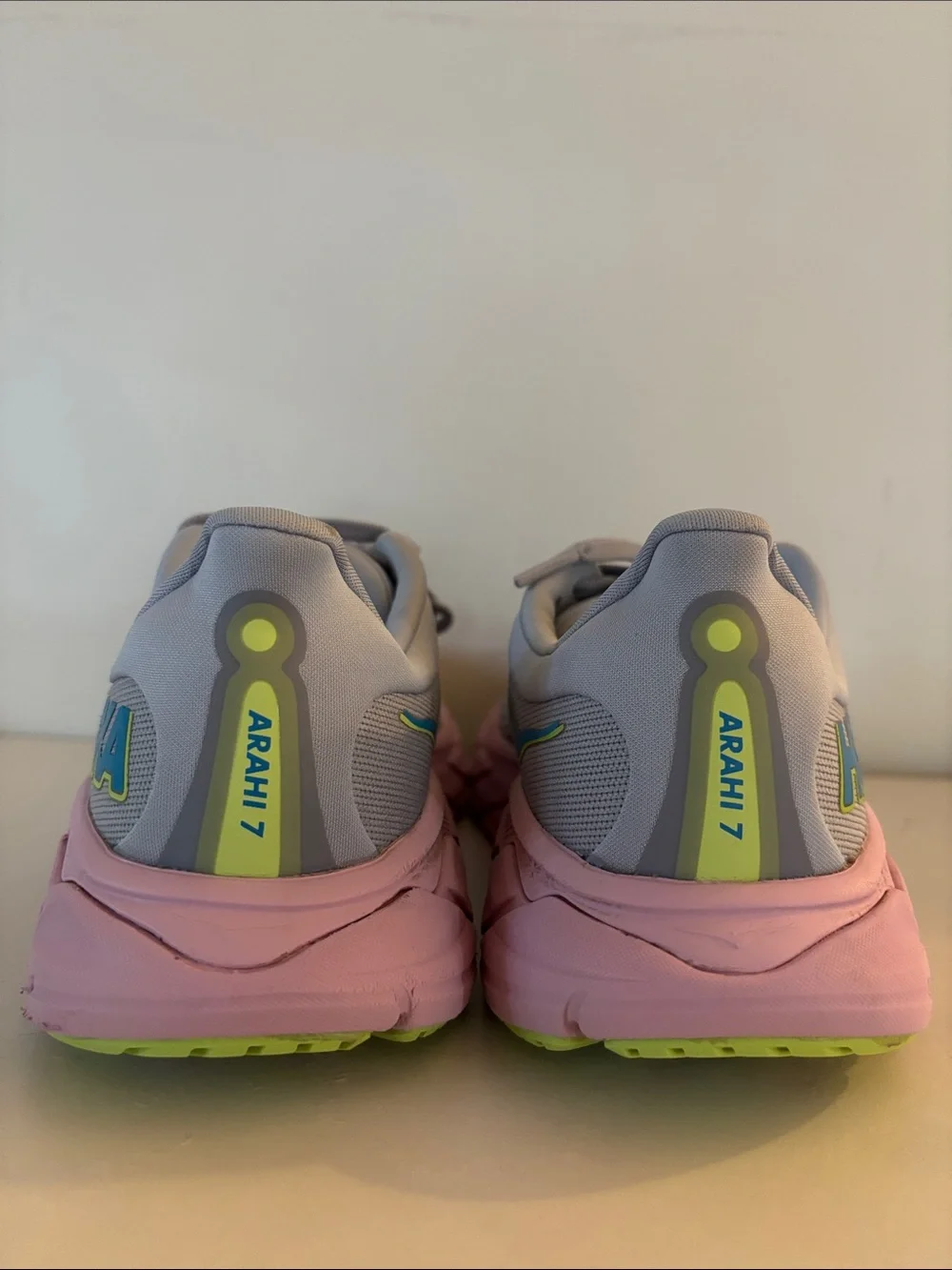 Hoka Women’s Arahi 7 Running Sneaker - Picture 2 of 7
